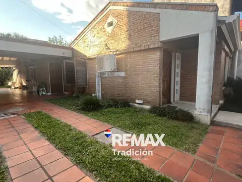 Venta  casa macrocentro -con patio y garage