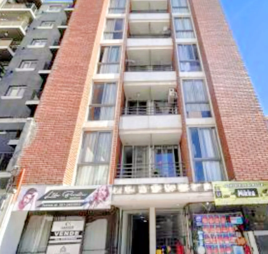 Centro a mts Bv Illia -  Dpto 2 Dorm. PB con Patio