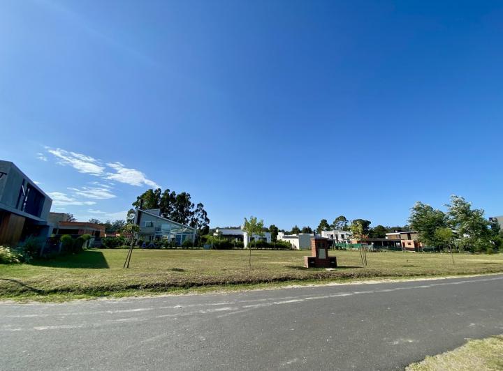 Terreno · 608m²