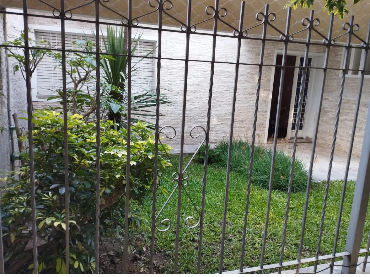A mts Av Fuerza Aerea , Barrio Rosedal , Vendo casa 3 dorm y Cochera