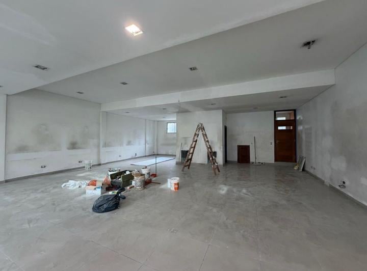 Local comercial · 200m²