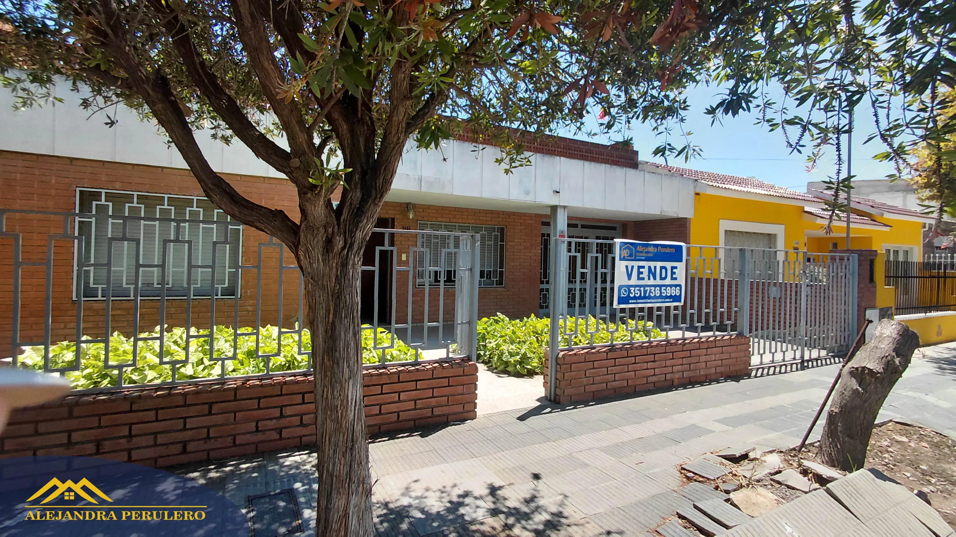 VENDO CASA 3 DORMITORIOS - BARRIO YOFRE