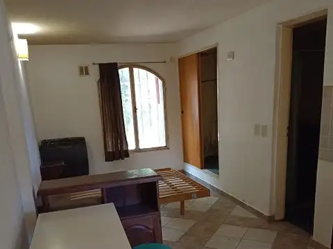 Departamento monoambiente en excelente ubicación con quincho y estacionamiento. sin expensas