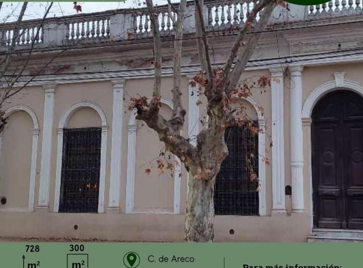 Casa · 300m² · 8 Ambientes · 1 Cochera