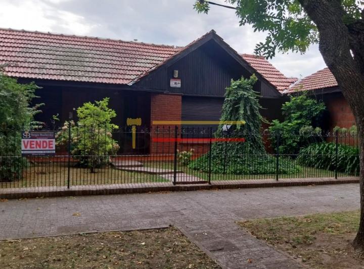 Casa · 200m² · 6 Ambientes · 1 Cochera