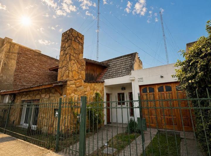 Casa · 120m² · 6 Ambientes · 1 Cochera