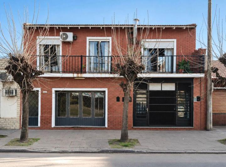 Casa · 184m² · 6 Ambientes · 1 Cochera