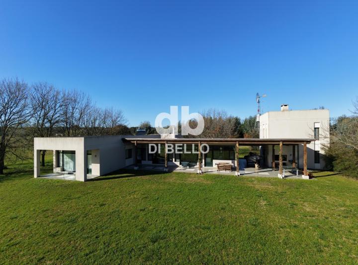 Casa · 395m² · 10 Ambientes · 2 Cocheras