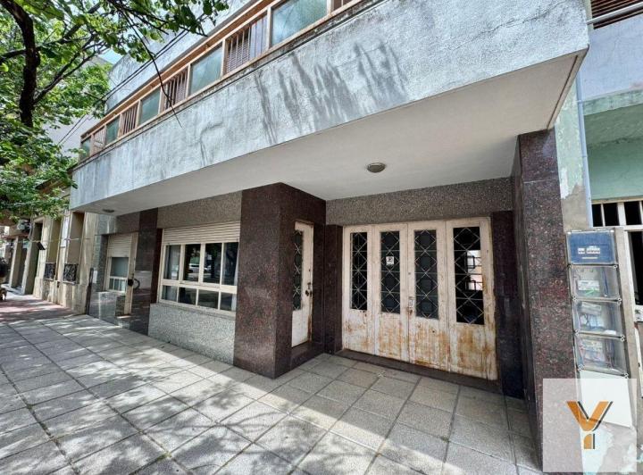Casa · 324m² · 8 Ambientes · 1 Cochera