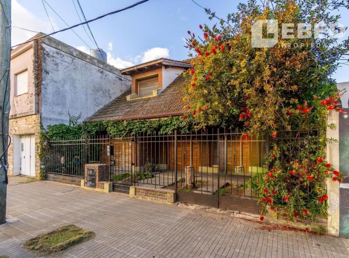 Casa · 179m² · 4 Ambientes · 2 Cocheras