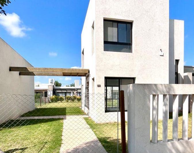 Casa · 81m² · 4 Ambientes · 1 Cochera