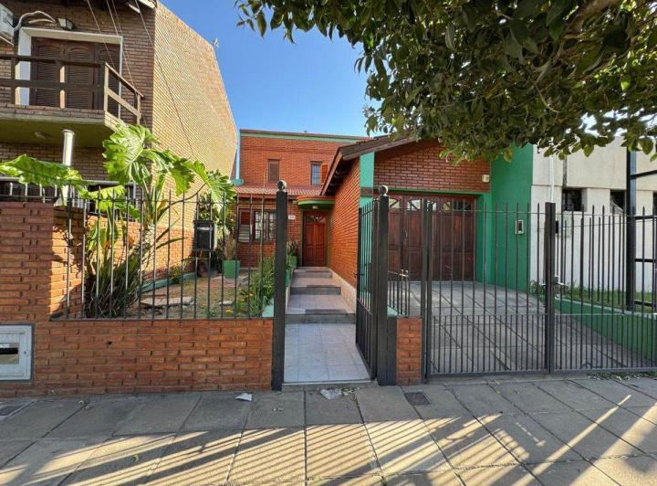 Casa · 131m² · 4 Ambientes · 1 Cochera