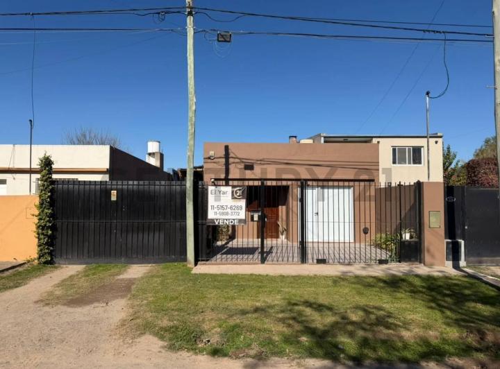 Casa · 212m² · 6 Ambientes · 5 Cocheras