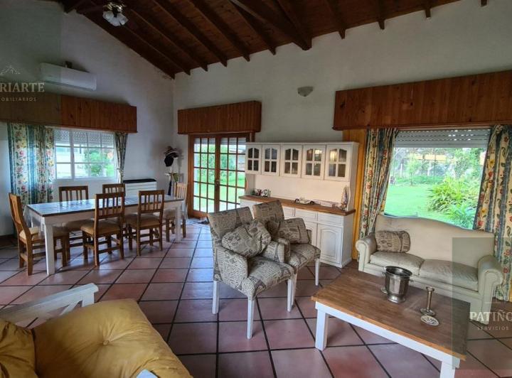 Casa · 1175m² · 3 Ambientes · 2 Cocheras