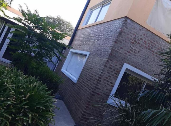 Casa · 90m² · 5 Ambientes · 2 Cocheras