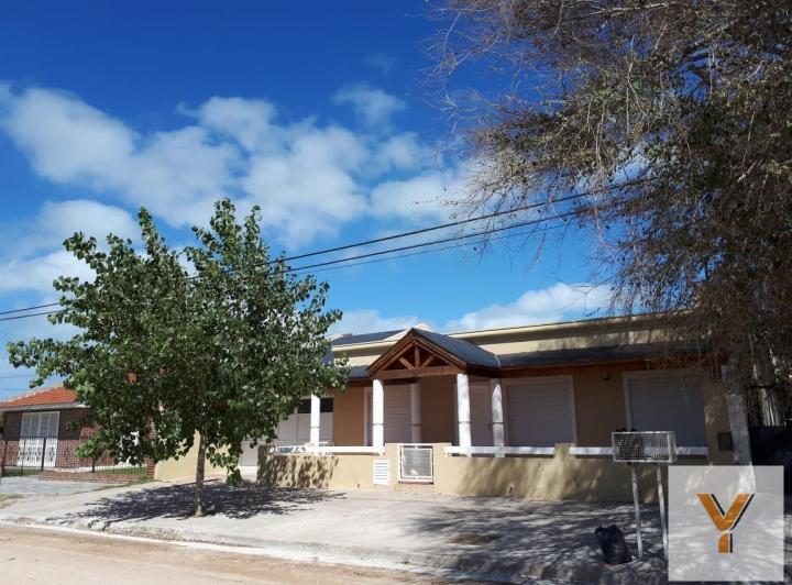 Casa · 200m² · 4 Ambientes · 1 Cochera