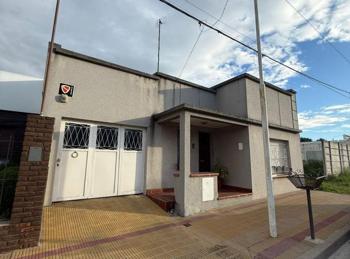 Casa · 137m² · 3 Ambientes · 2 Cocheras