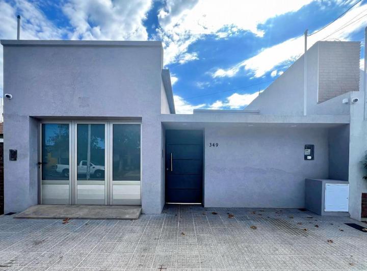Casa · 294m² · 3 Dormitorios · 1 Cochera