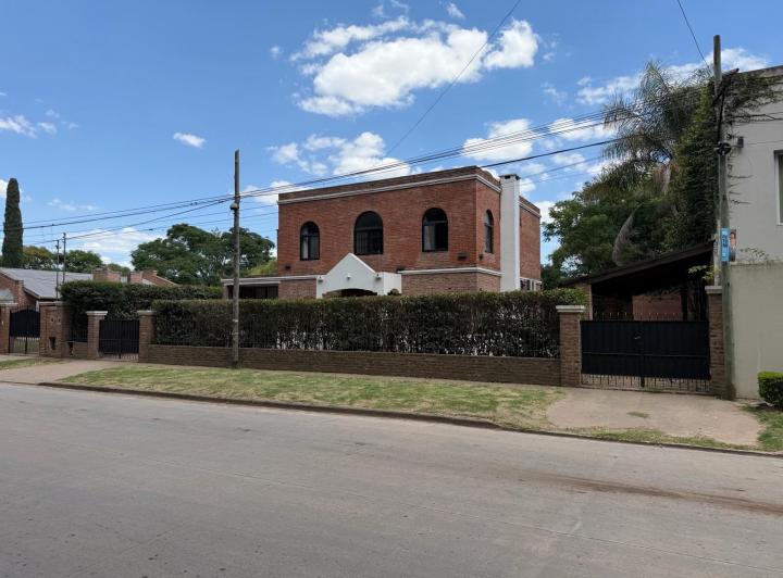 Casa · 223m² · 6 Ambientes