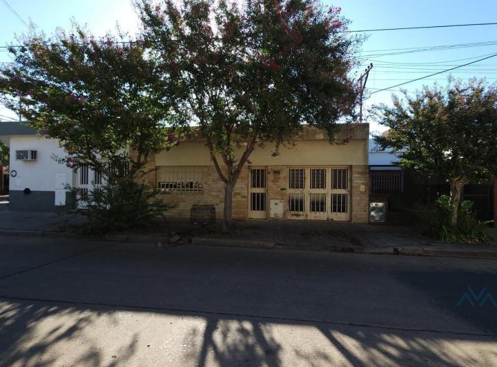 Casa · 225m² · 10 Ambientes · 1 Cochera