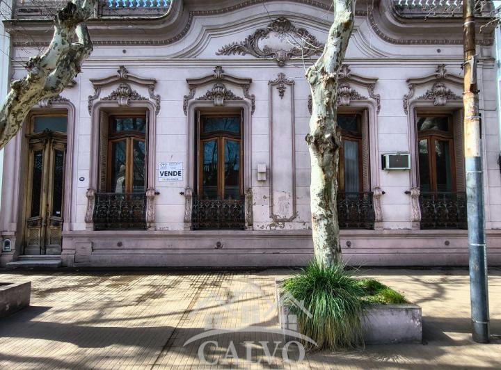 Casa · 200m² · 6 Ambientes