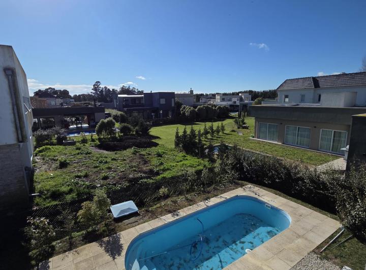Casa · 215m² · 4 Ambientes