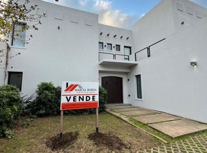 Casa · 320m² · 6 Ambientes