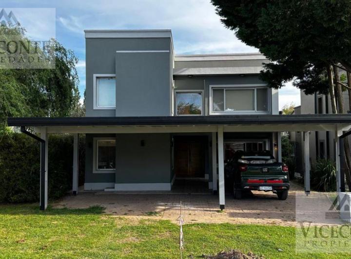 Casa · 205m² · 4 Ambientes · 1 Cochera