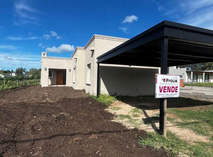 Casa · 200m² · 4 Ambientes · 1 Cochera