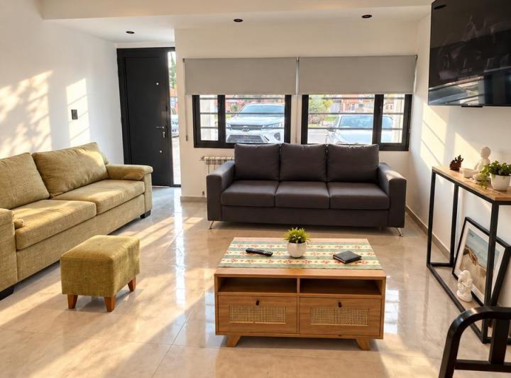 Casa · 85m² · 3 Ambientes · 2 Cocheras