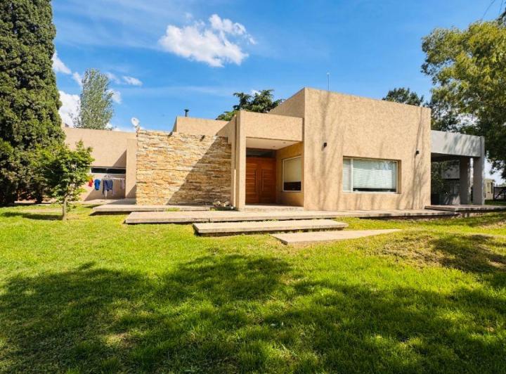 Quinta vacacional · 1m² · 6 Ambientes · 1 Cochera