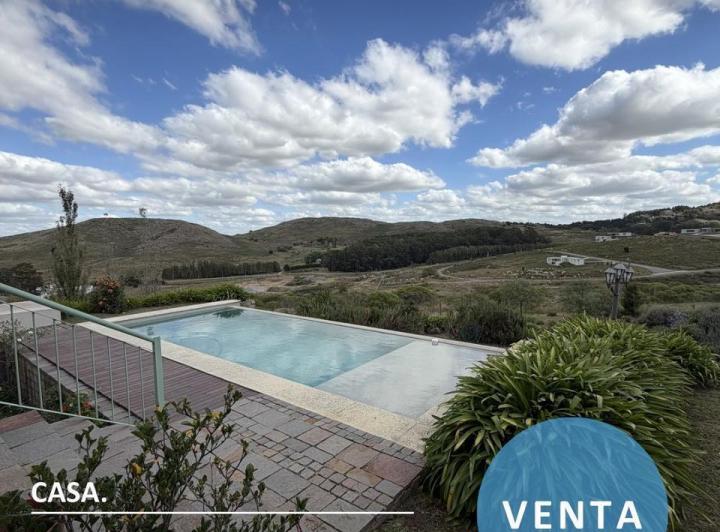 Casa · 2000m² · 4 Ambientes · 1 Cochera