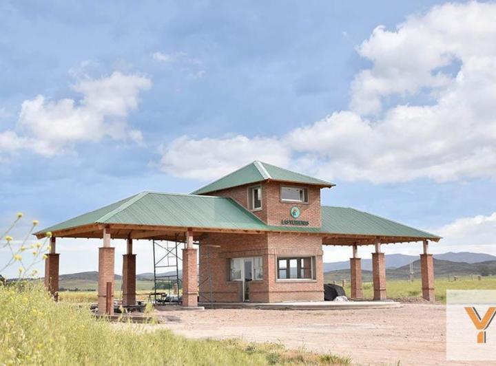 Terreno · 869m²