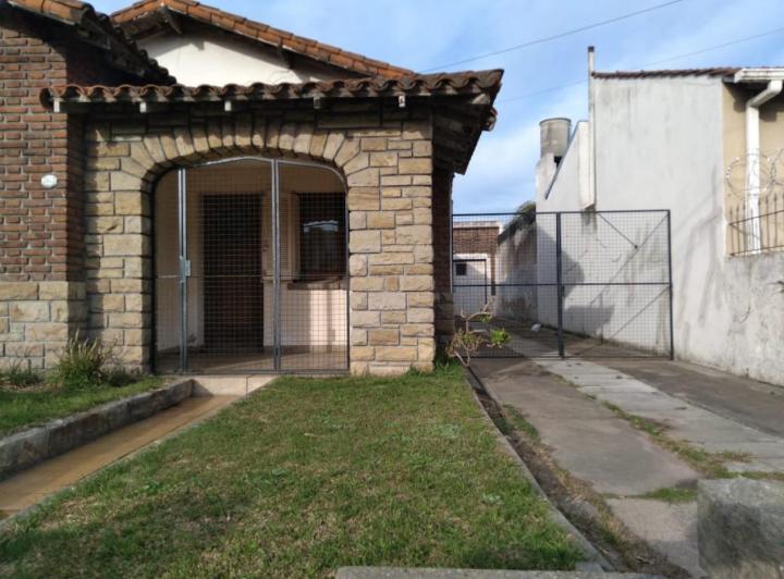Casa · 1m² · 3 Ambientes · 2 Cocheras