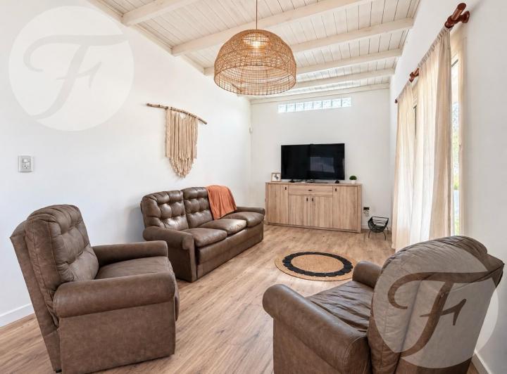 Campo · 230m² · 6 Ambientes · 2 Cocheras