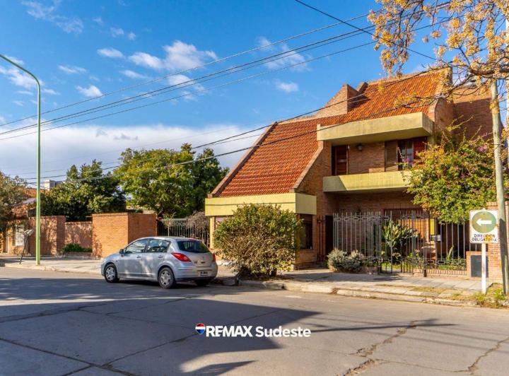 Casa · 314m² · 5 Ambientes · 1 Cochera