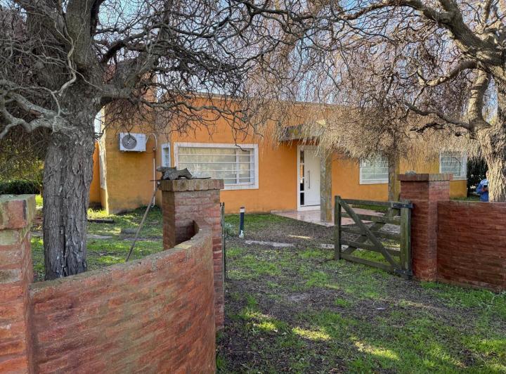 Casa · 180m² · 4 Ambientes · 2 Cocheras