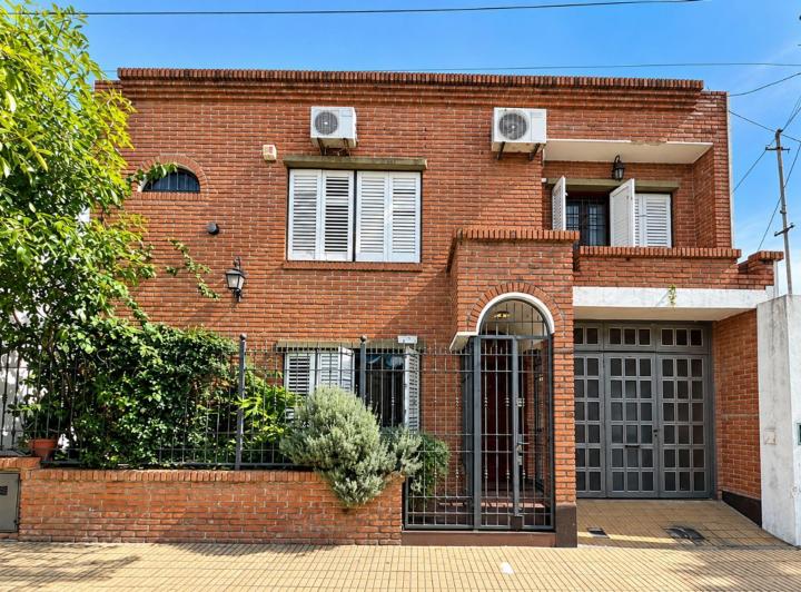 Casa · 187m² · 4 Ambientes · 1 Cochera