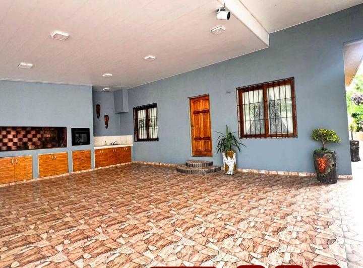 Casa · 450m² · 7 Ambientes · 3 Cocheras