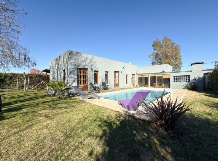 Casa · 220m² · 5 Ambientes
