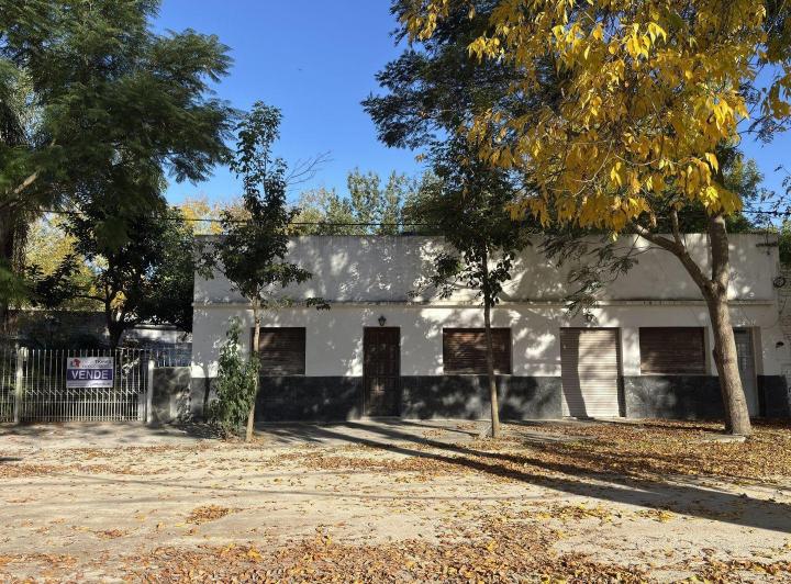 Casa · 180m² · 4 Ambientes · 1 Cochera