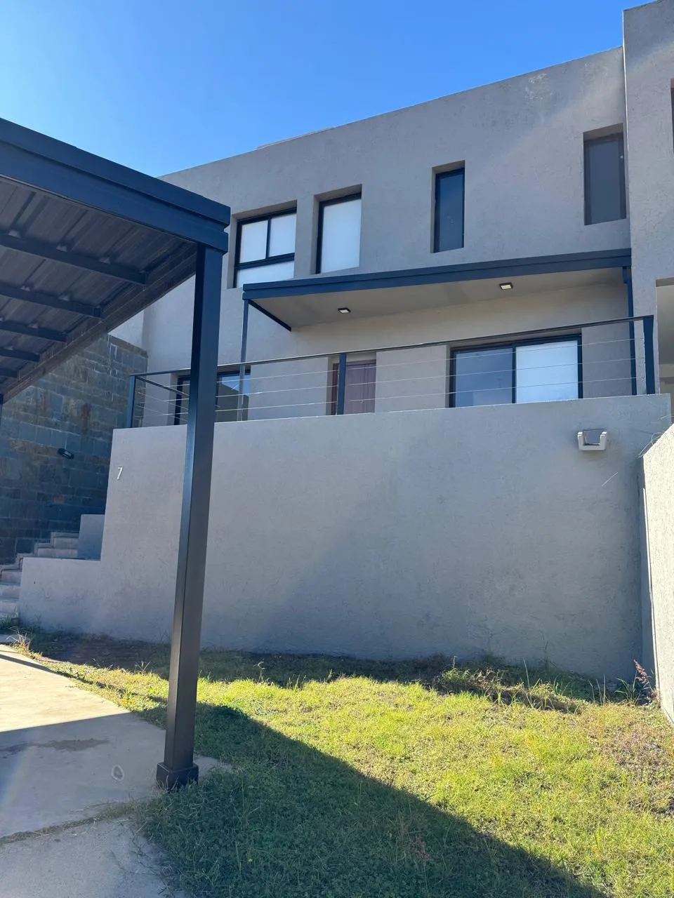 Dúplex en venta en La Cuesta | 3 dormitorios, patio y seguridad