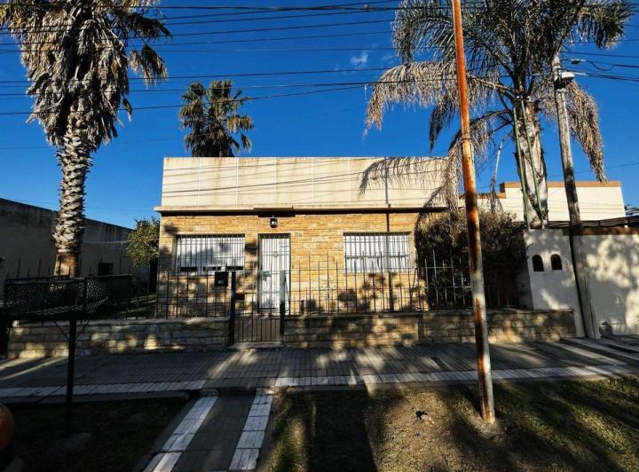 Casa · 140m² · 4 Ambientes · 1 Cochera