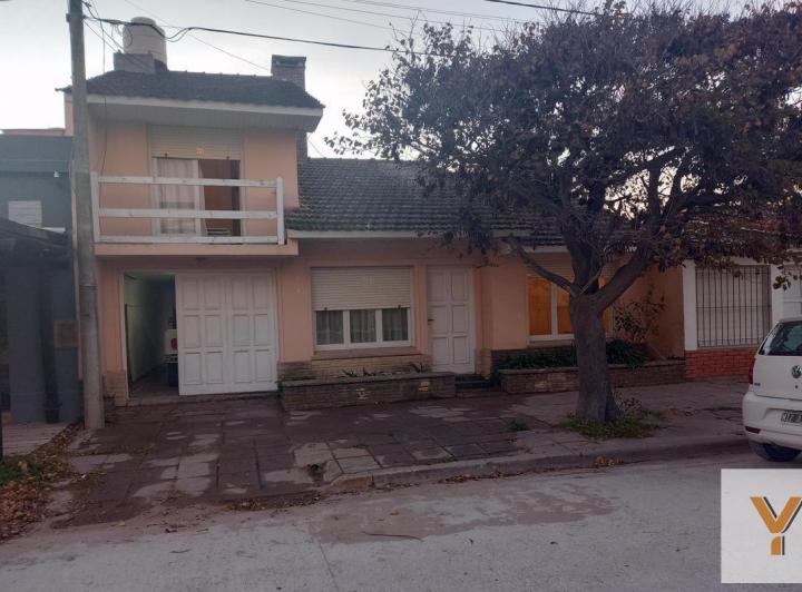 Casa · 130m² · 5 Ambientes · 3 Cocheras