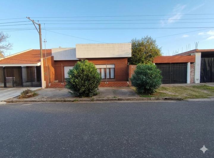 Casa · 90m² · 4 Ambientes · 1 Cochera