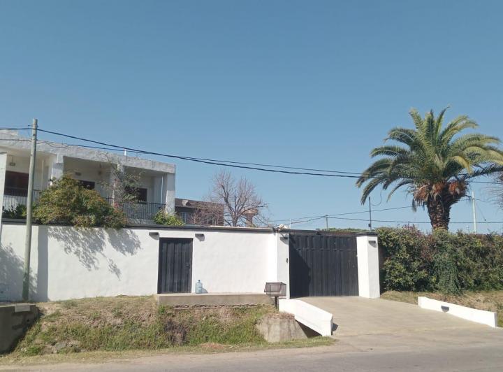 Casa · 352m² · 8 Ambientes · 5 Cocheras