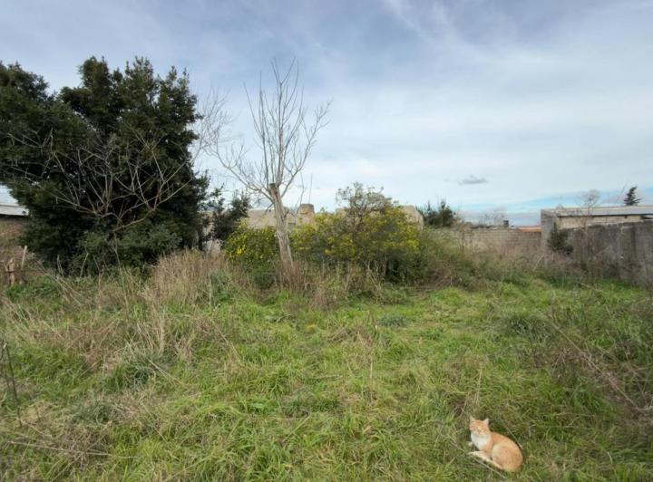Terreno · 611m²