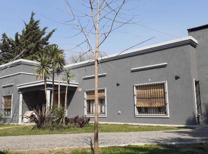 Casa · 300m² · 4 Ambientes · 2 Cocheras