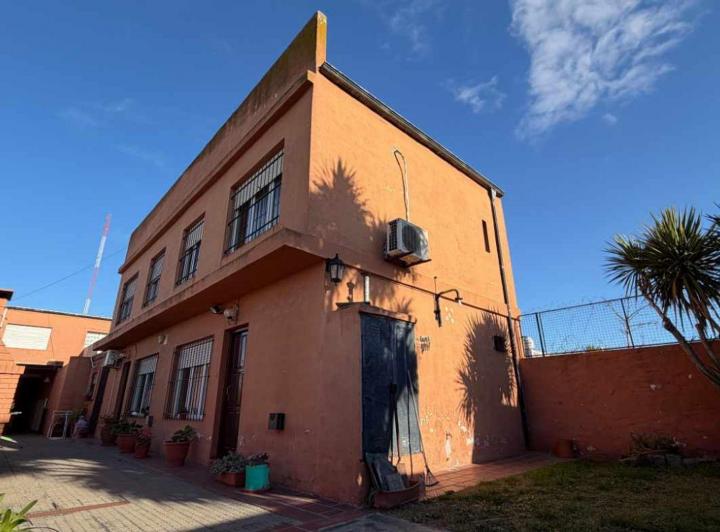 Casa · 190m² · 5 Ambientes · 2 Cocheras