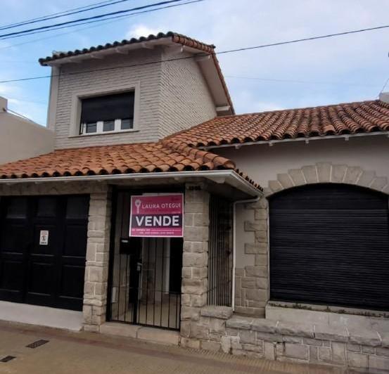 Casa · 230m² · 6 Ambientes · 1 Cochera